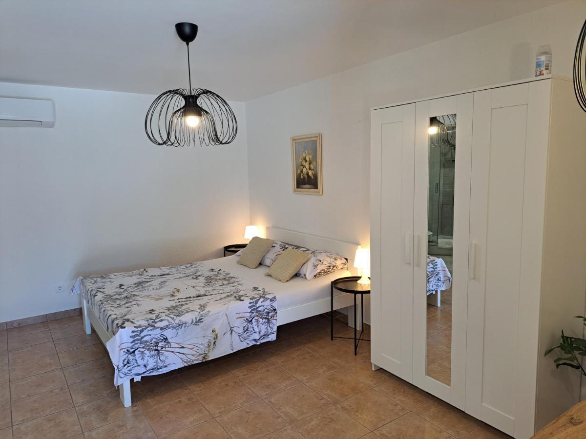 Dandic Apartment *